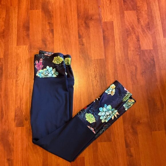 Like new!, Pineapple Clothing Bali Blue Lucy Navy Leggings Yoga Pants Size M - Picture 9 of 11